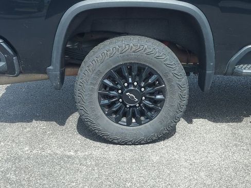 Used 2022 Chevrolet Silverado 2500 LTZ w/ LTZ Plus Package image 11