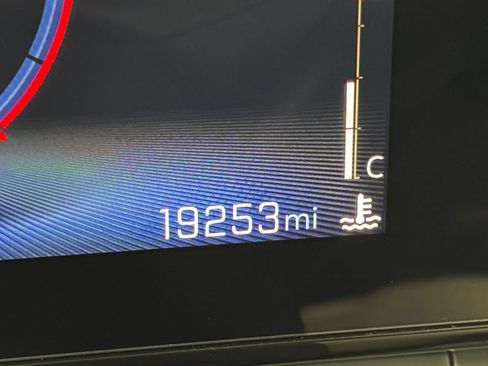 Used 2025 Chevrolet Trax LT FWD image 39