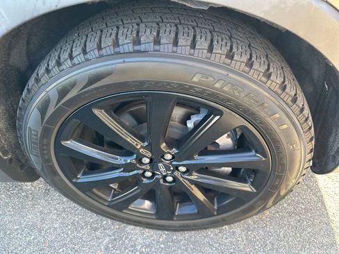 Used 2021 Lincoln Nautilus Reserve w/ Monochromatic Package image 8