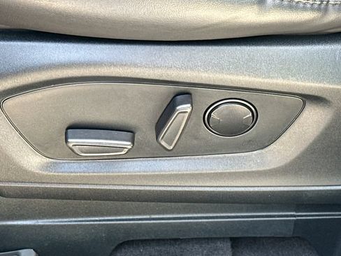 Used 2022 Ford Explorer XLT w/ Equipment Group 202A AWD/4WD image 44