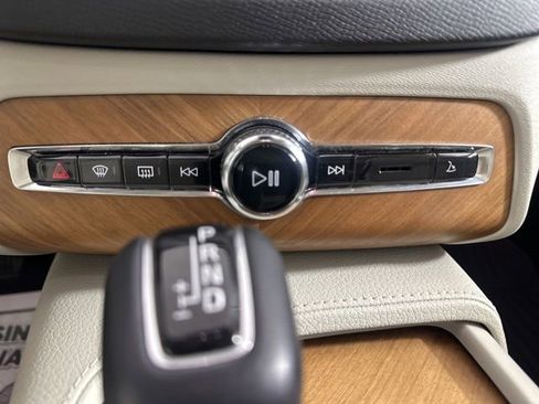 Used 2022 Volvo XC90 T6 Momentum w/ Climate Package image 22