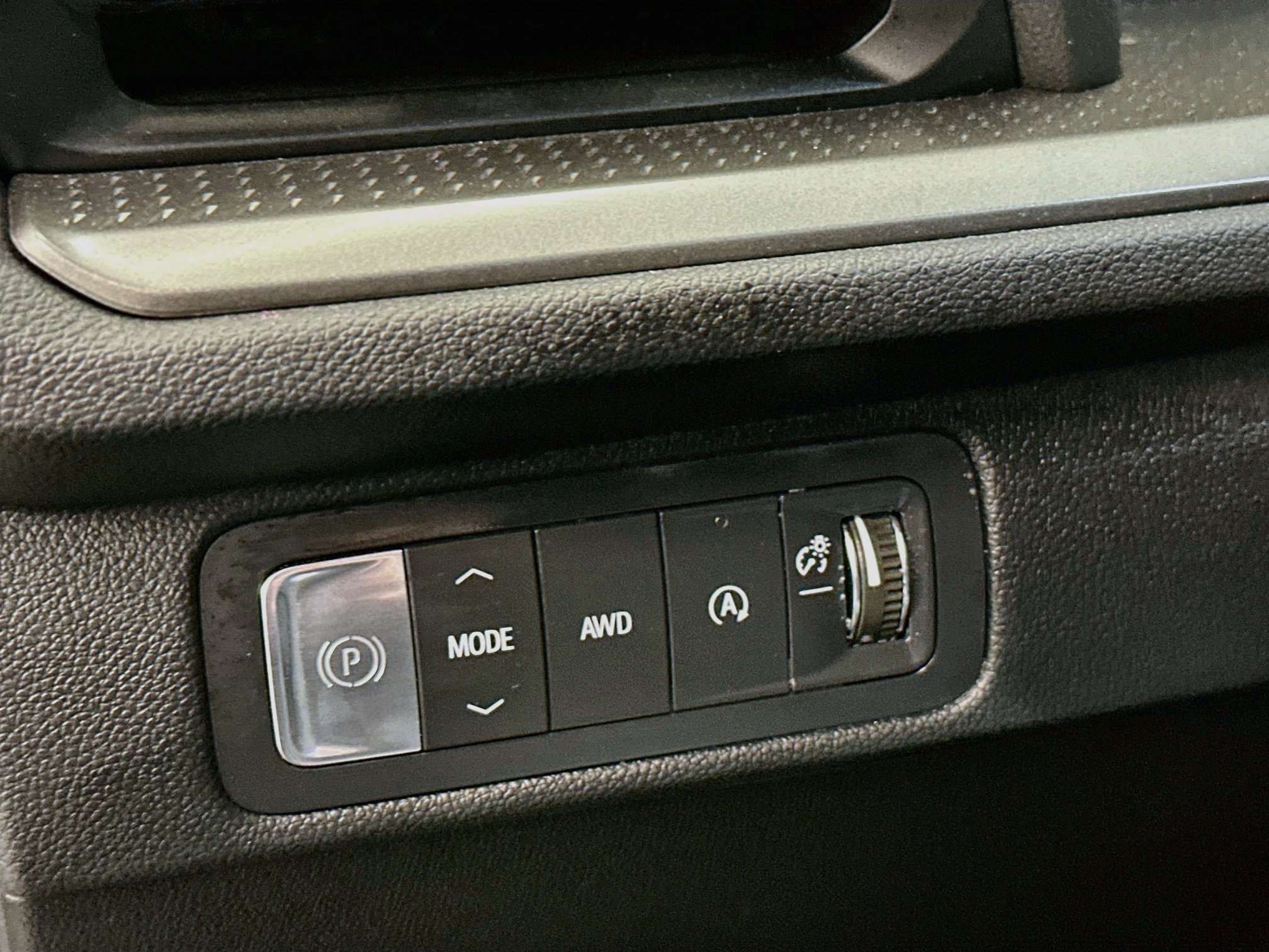 Used 2025 Chevrolet Traverse LT AWD/4WD image 17