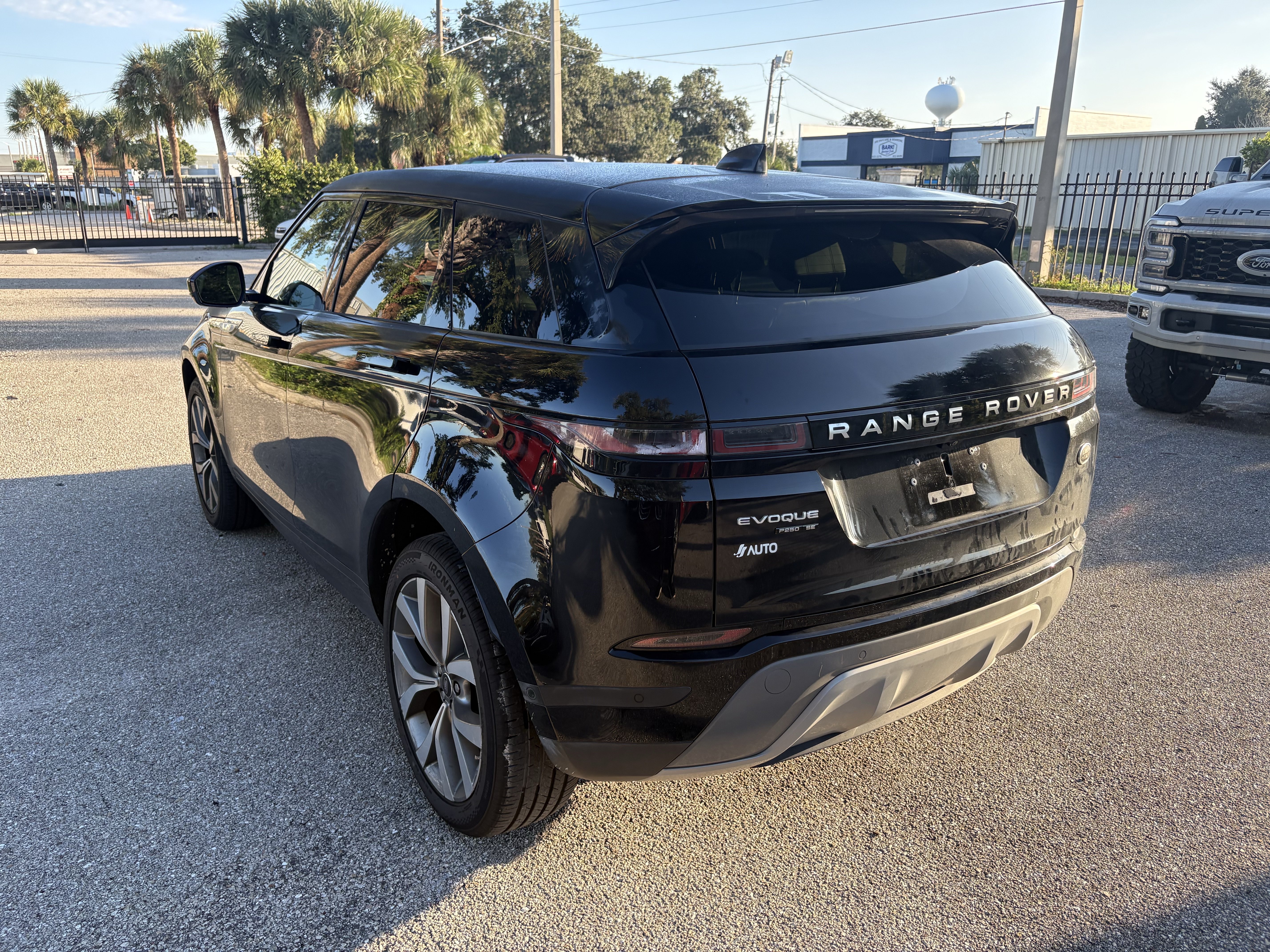 Used 2020 Land Rover Range Rover Evoque SE AWD/4WD image 4