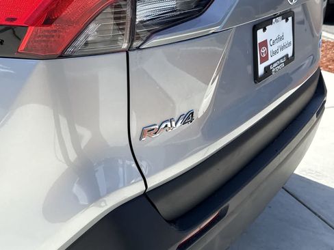 Used 2022 Toyota RAV4 XLE AWD/4WD image 9
