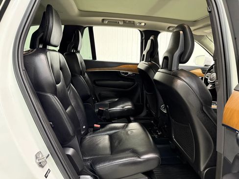 Used 2021 Volvo XC90 T6 Momentum w/ Climate Package AWD/4WD image 19