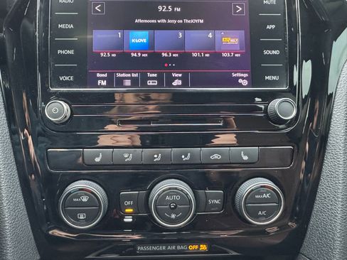 Used 2022 Volkswagen Passat 2.0T SE image 17