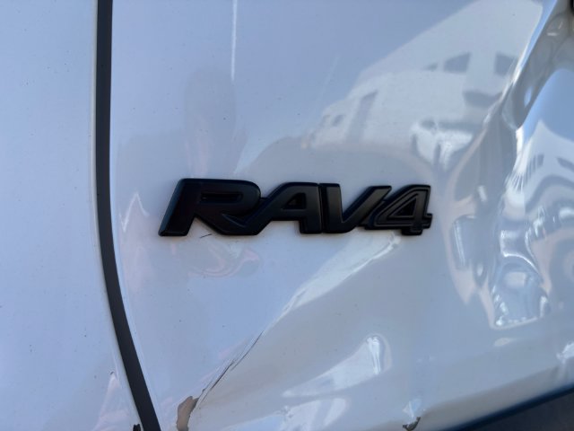 Used 2022 Toyota RAV4 LE AWD/4WD image 23