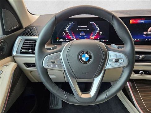 Used 2025 BMW X7 xDrive40i w/ Premium Package AWD/4WD image 13