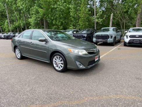 Used 2013 Toyota Camry XLE w/ Leather Pkg FWD image 6