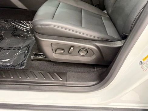 Used 2024 Chevrolet Colorado LT w/ LT Convenience Package III image 12