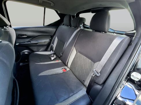 Used 2018 Nissan Kicks SV FWD image 22