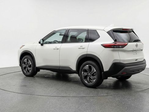 Used 2025 Nissan Rogue SV image 6
