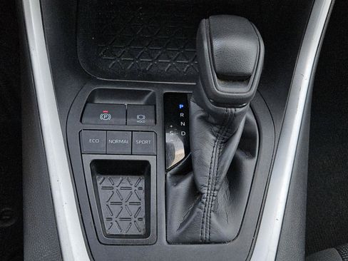 Used 2024 Toyota RAV4 LE FWD image 15