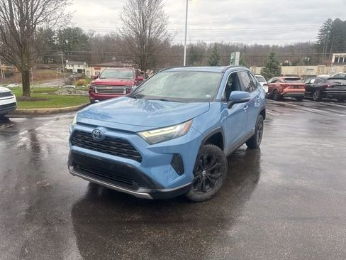 Used 2022 Toyota RAV4 SE w/ Convenience Package image 1
