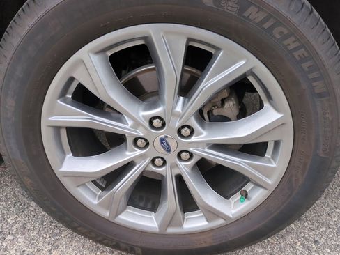 Used 2020 Ford Explorer XLT w/ Equipment Group 202A image 8