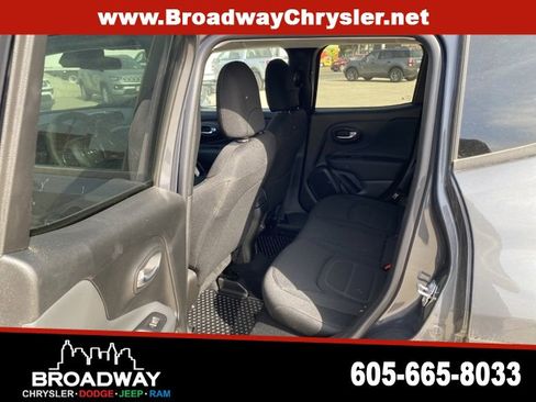 Used 2022 Jeep Renegade Latitude image 11