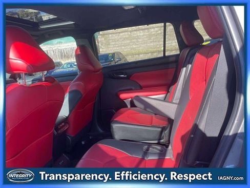 Certified 2023 Toyota Highlander XSE image 12