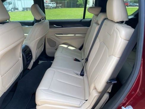 Used 2025 Jeep Grand Cherokee L Limited image 32