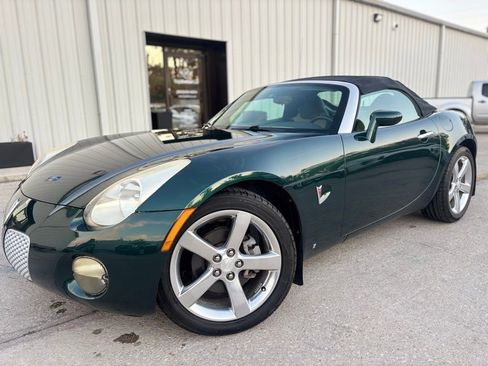 Used 2006 Pontiac Solstice Convertible w/ Premium Package image 1