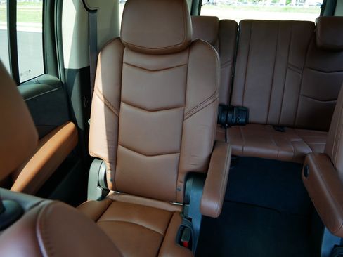 Used 2017 Cadillac Escalade ESV Premium Luxury AWD/4WD image 11