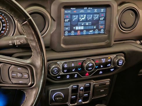 Used 2021 Jeep Gladiator Sport AWD/4WD image 9