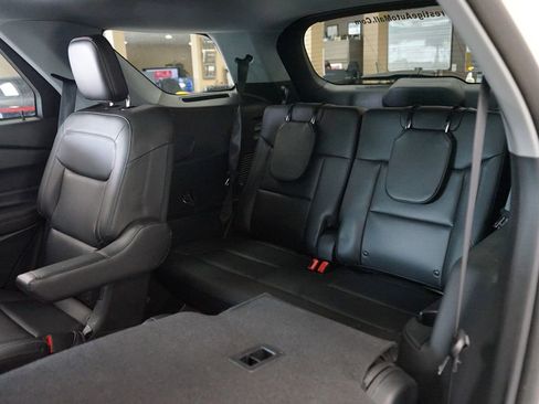 Used 2023 Ford Explorer XLT w/ Equipment Group 202A AWD/4WD image 15