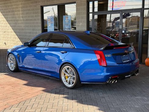 Used 2018 Cadillac CTS V w/ Luxury Package RWD image 90