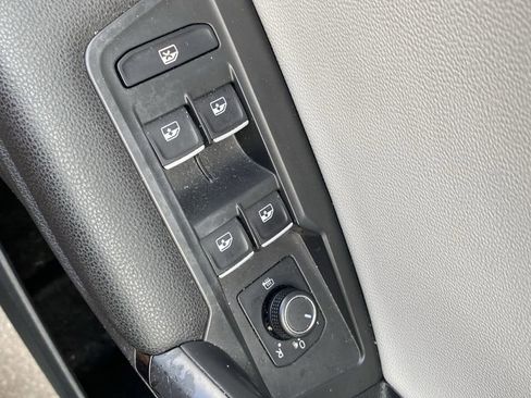 Used 2019 Volkswagen Tiguan SE w/ Panoramic Sunroof Package FWD image 9