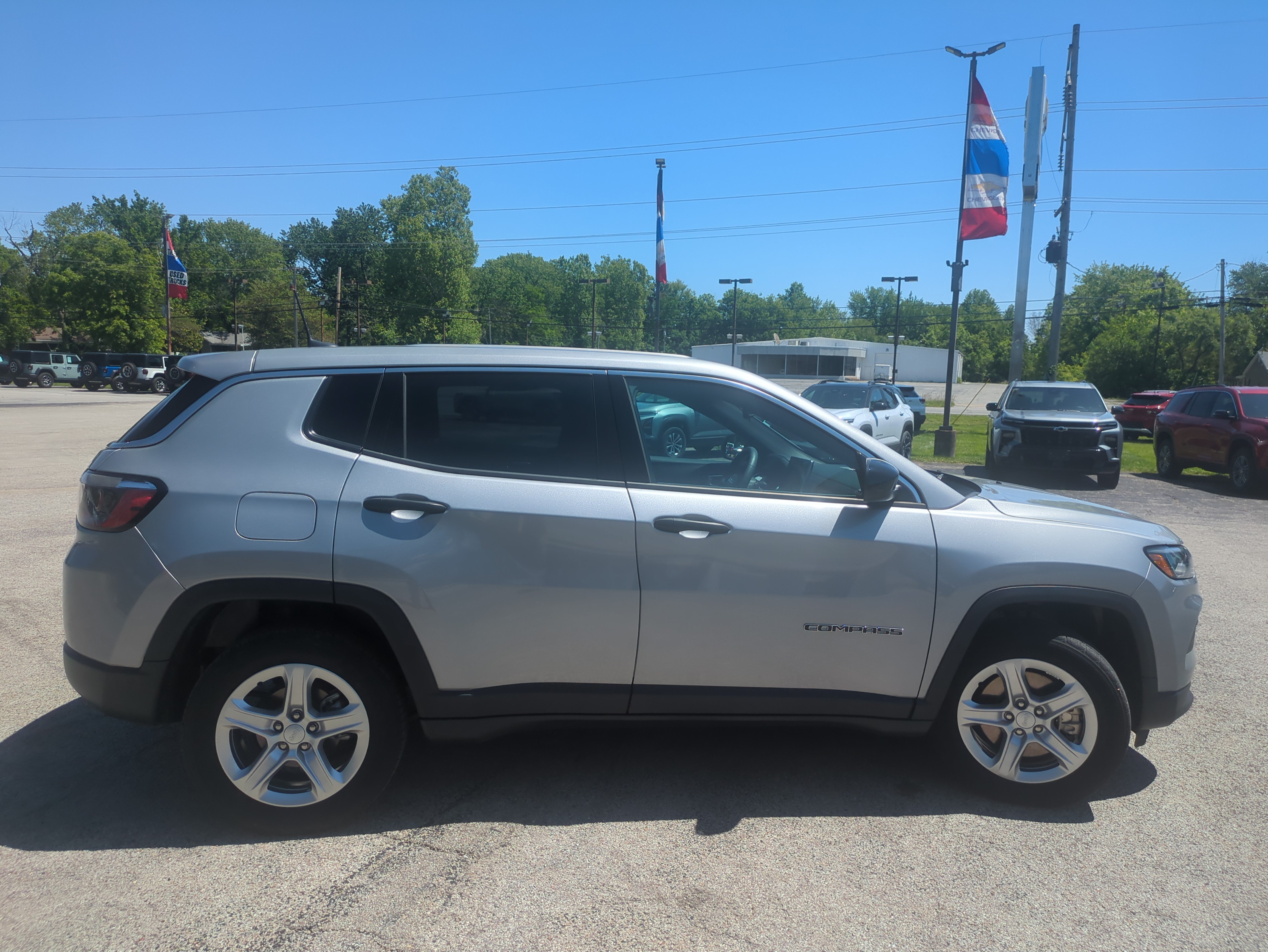 Used 2023 Jeep Compass Sport AWD/4WD image 4