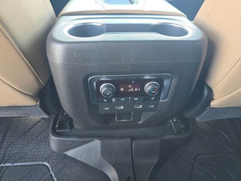 Used 2021 Chevrolet Suburban Premier w/ Premium Package image 31