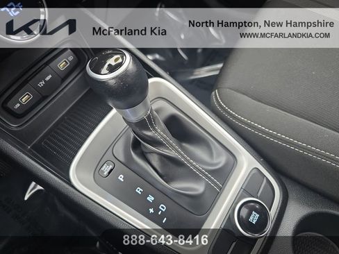 Used 2022 Hyundai Venue SEL image 26