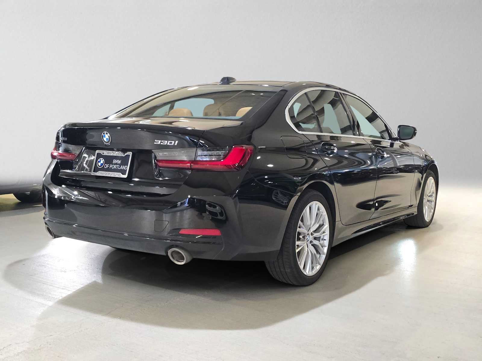 Used 2024 BMW 330i xDrive Sedan w/ Premium Package AWD/4WD image 3