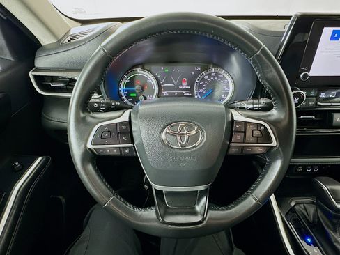 Used 2023 Toyota Highlander LE image 11