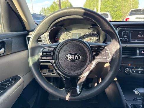 Used 2016 Kia Optima LX image 17