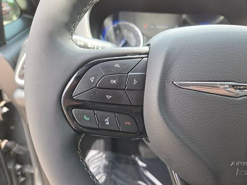 Used 2023 Chrysler Pacifica Touring-L w/ S Appearance Package AWD/4WD image 35