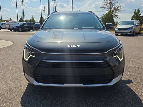 Used 2023 Kia Niro EX FWD image 8