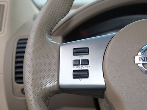 Used 2006 Nissan Pathfinder LE w/ (U01) LE Navigation Pkg image 13