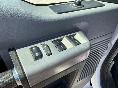 Used 2022 Ford F750 2WD Crew Cab Super Duty image 23