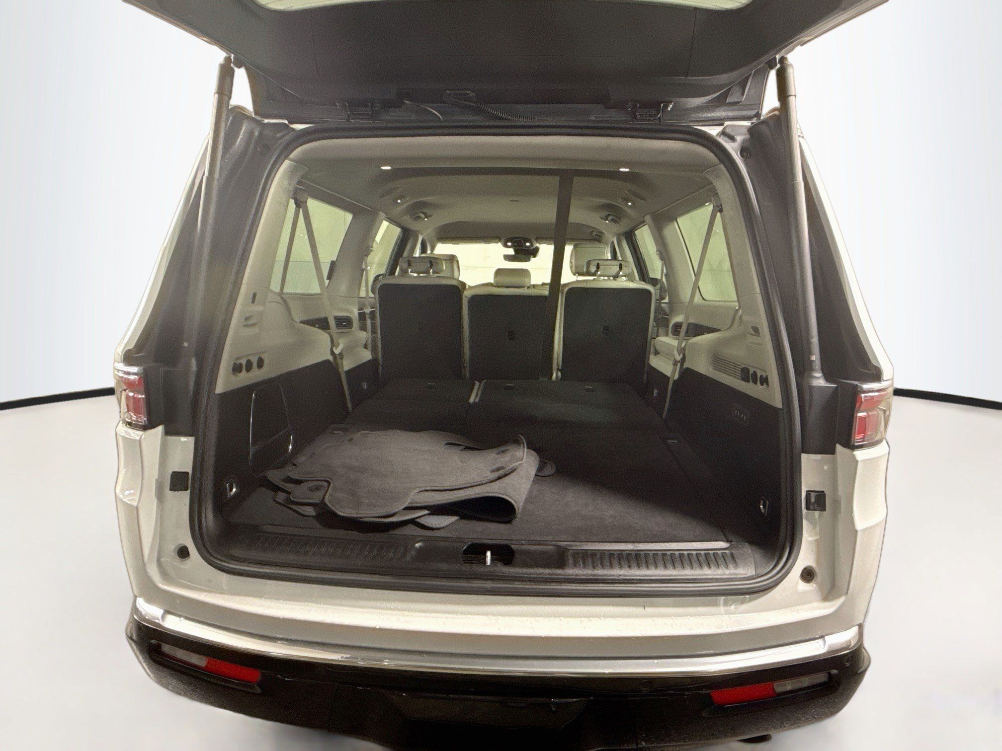 Used 2024 Jeep Wagoneer L Series II w/ Flexible Seating Group RWD image 35