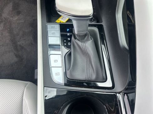 Used 2025 Hyundai Elantra Limited FWD image 19