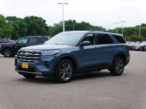 Used 2026 Ford Explorer Active w/ Active Comfort Package AWD/4WD image 3