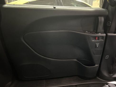 Used 2025 Chrysler Pacifica Limited FWD image 20