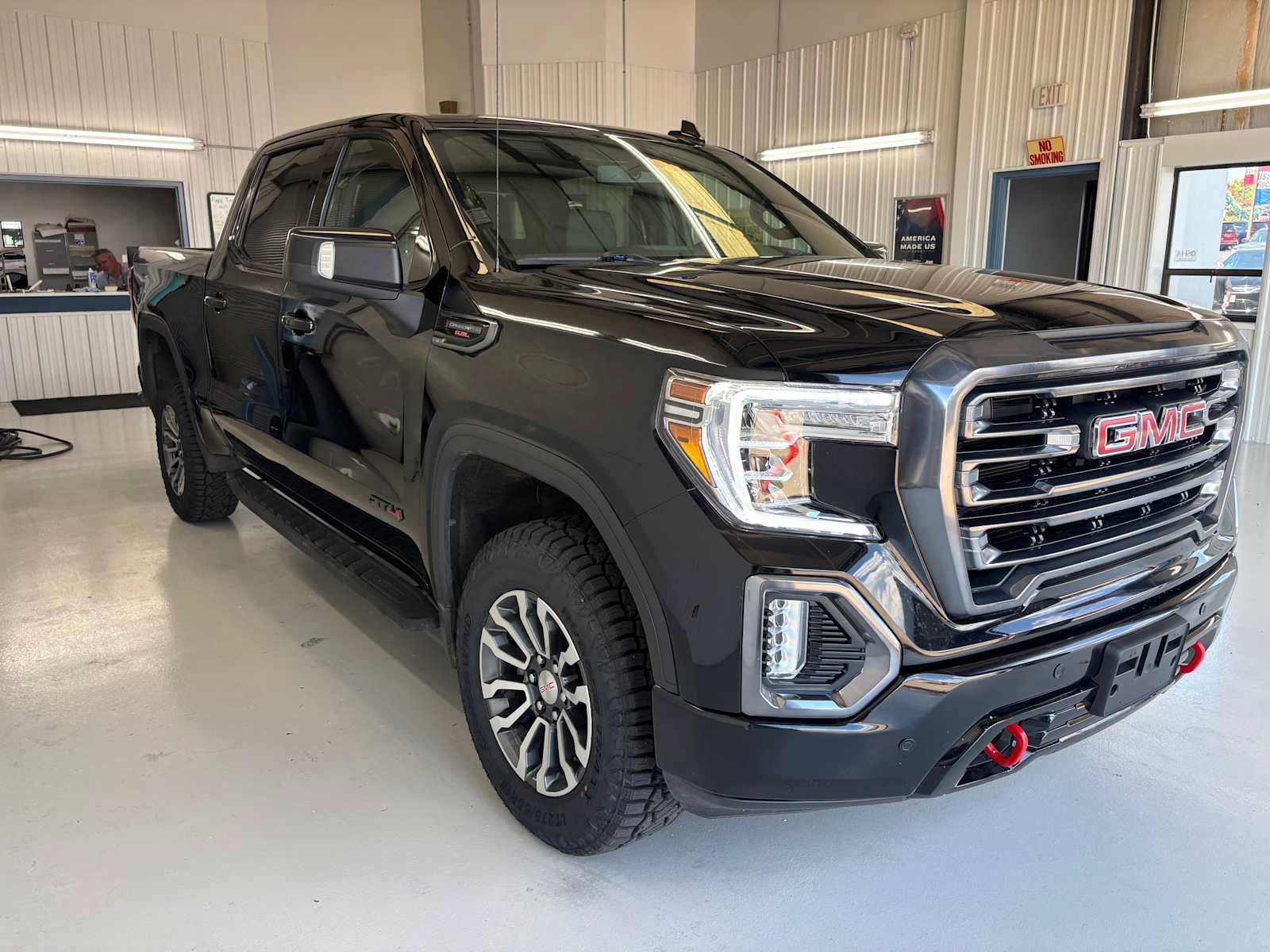 Used 2022 GMC Sierra 1500 AT4 w/ AT4 Premium Package AWD/4WD image 4