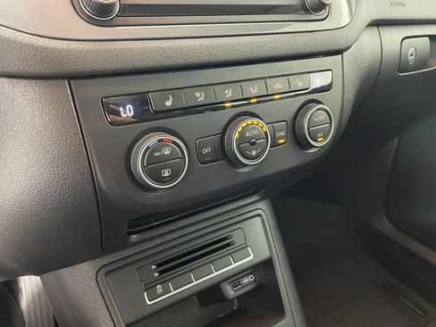 Used 2017 Volkswagen Tiguan SEL AWD/4WD image 10
