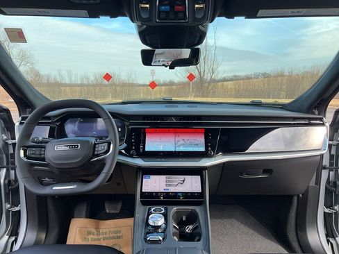 Used 2024 Jeep Wagoneer Launch Edition image 21