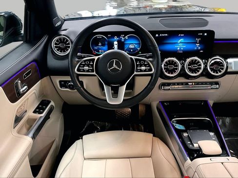 Used 2023 Mercedes-Benz GLB 250 4MATIC image 6