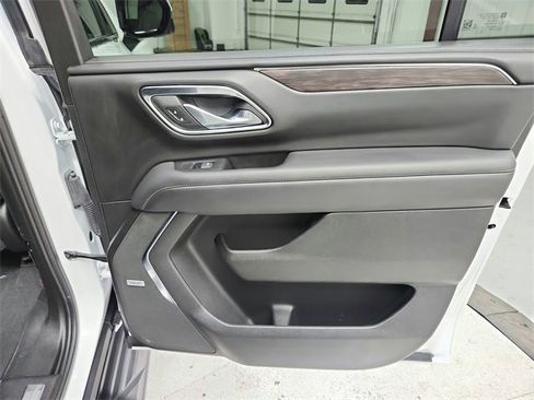 Used 2024 Chevrolet Suburban LT w/ Luxury Package image 47