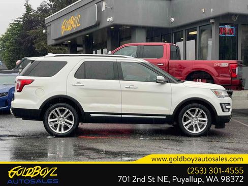 Used 2017 Ford Explorer Limited w/ Equipment Group 301A AWD/4WD image 3
