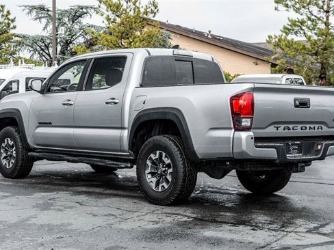 Used 2019 Toyota Tacoma TRD Off-Road image 2