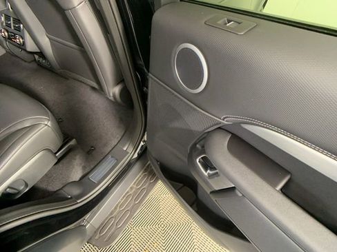 Used 2025 Land Rover Discovery Dynamic SE image 29